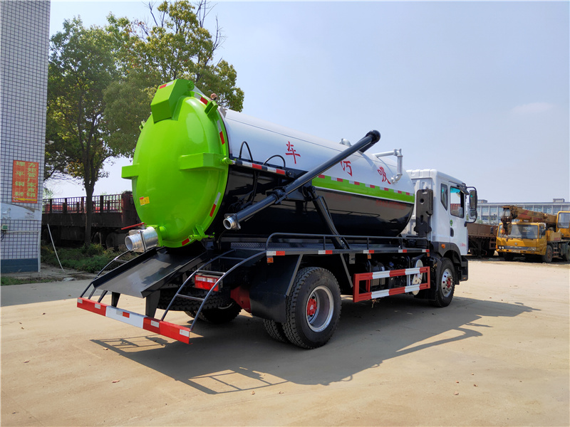 東風(fēng)牌13方吸污車(chē)